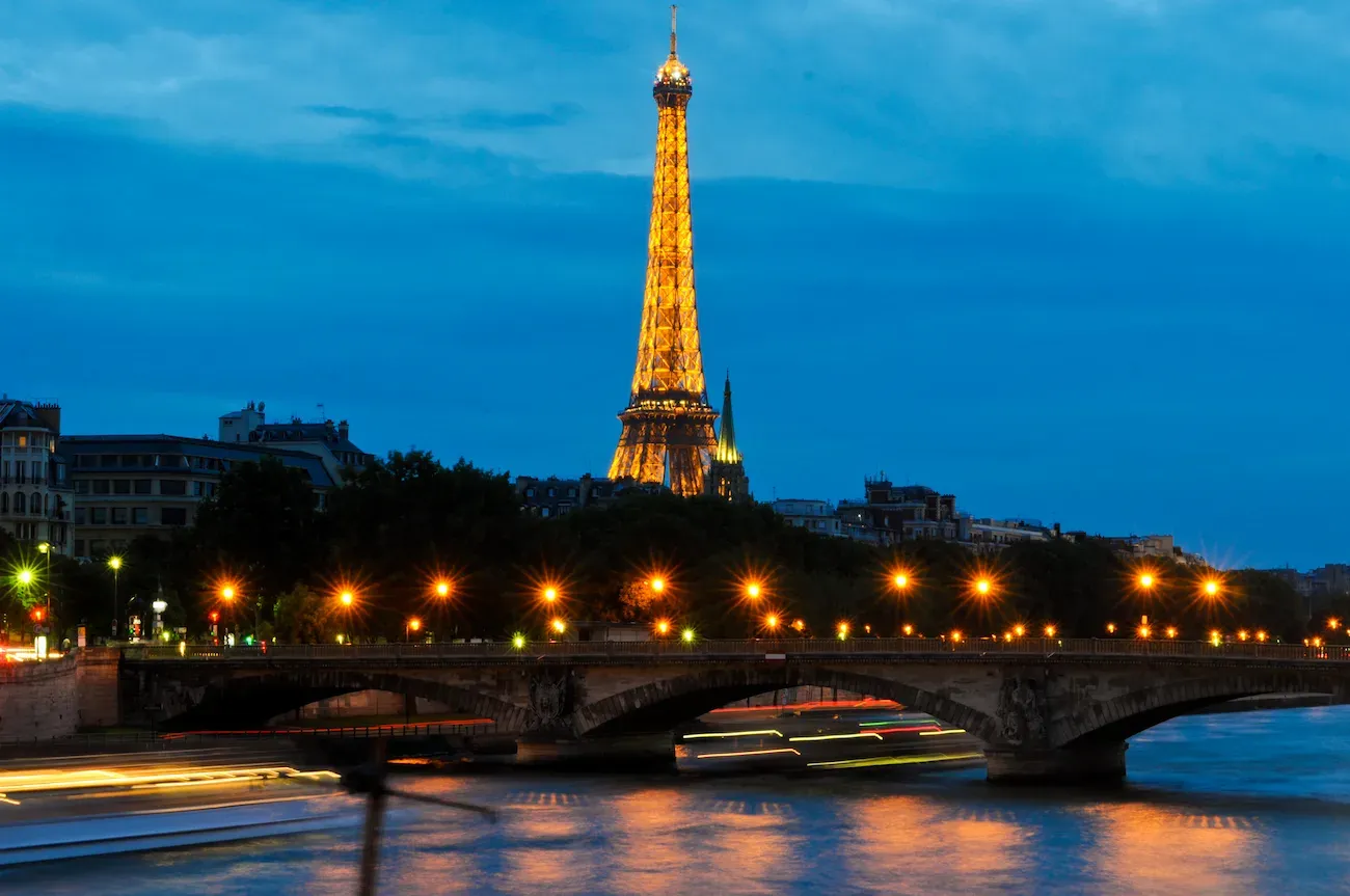 eiffel tower christmas lights